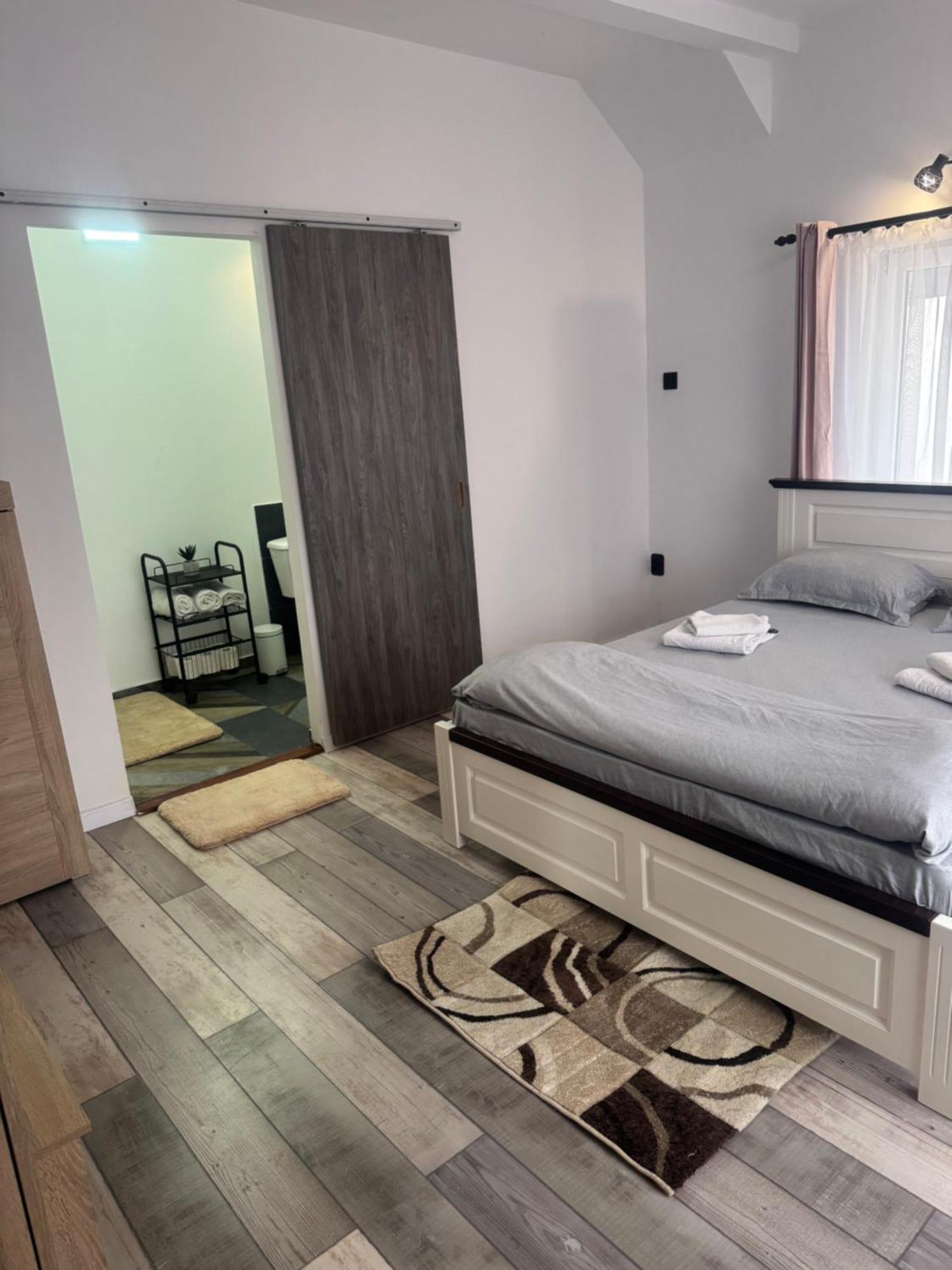 Compact House Apartment Cluj Napoca Bagian luar foto